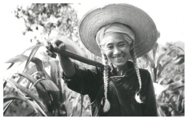 白毛女羅昌秀：躲進斷頭山17年，獲救後與丈夫攜手43年，80歲去世