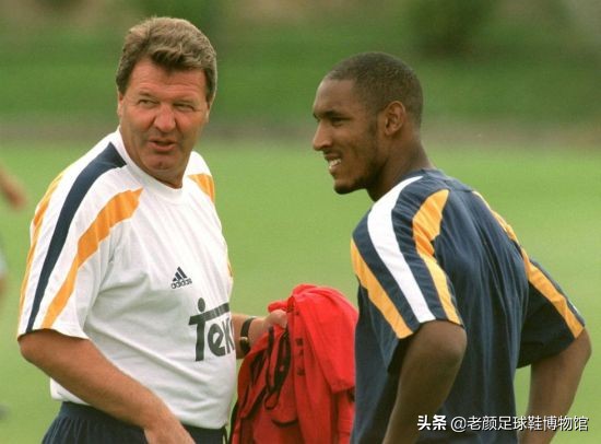 22歲兩奪歐冠，因荷蘭隊內訌失去皇馬主力位置，2400萬歐加盟國米