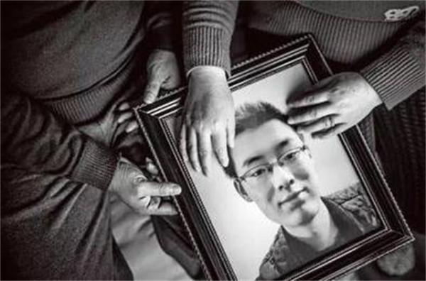 魏則西離世6年後：父母捐4萬善款給學校，試管失敗多次終迎新生命