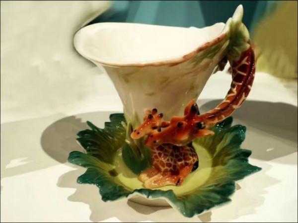 瓷器花樣新玩法,美得讓人目不轉睛。(法藍瓷) 瓷器花樣新玩法,美得讓人目不轉睛。(法藍瓷)