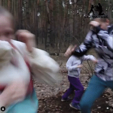 一拳能打斷樹甚至打凹鐵門，這個13歲女孩太可怕