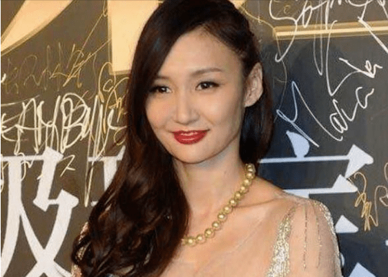 牛萌萌“幻滅史”,她的故事遠比你想得更“毀三觀” 牛萌萌“幻滅史”,她的故事遠比你想得更“毀三觀”