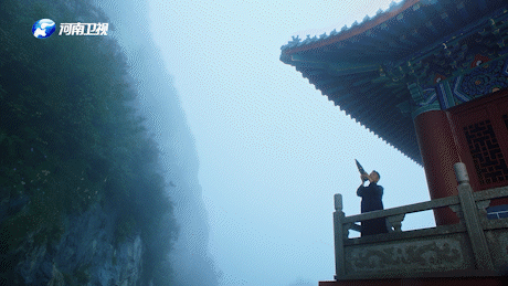 吳彤吹笙伊洛間,古今對弈老君山,太極拳動風雲起,覽此疑為世上仙 吳彤吹笙伊洛間,古今對弈老君山,太極拳動風雲起,覽此疑為世上仙