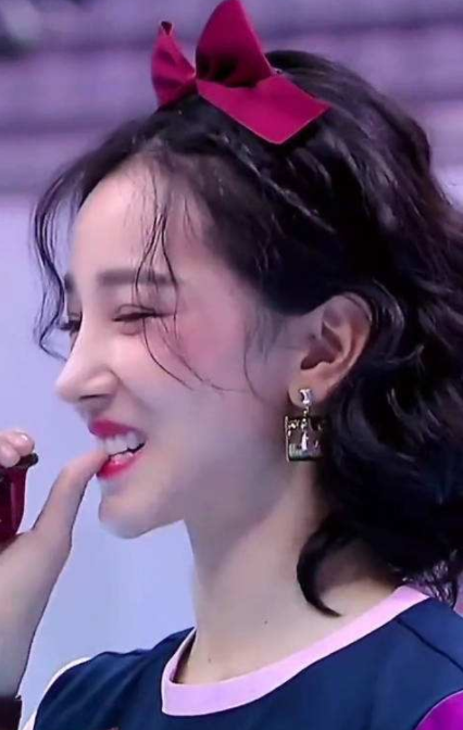 小臉女星的天下！這12個漫畫臉巔峰PK，大眼睛巴掌臉一個比一個美