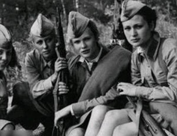 德國戰敗後，50萬女兵為何一夜之間消失，究竟發生了什麼？