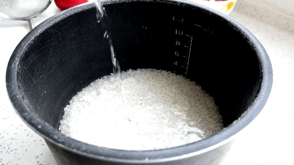 煮米飯別隻加水了，一個大廚不外傳的訣竅，教你煮飯香軟又好吃