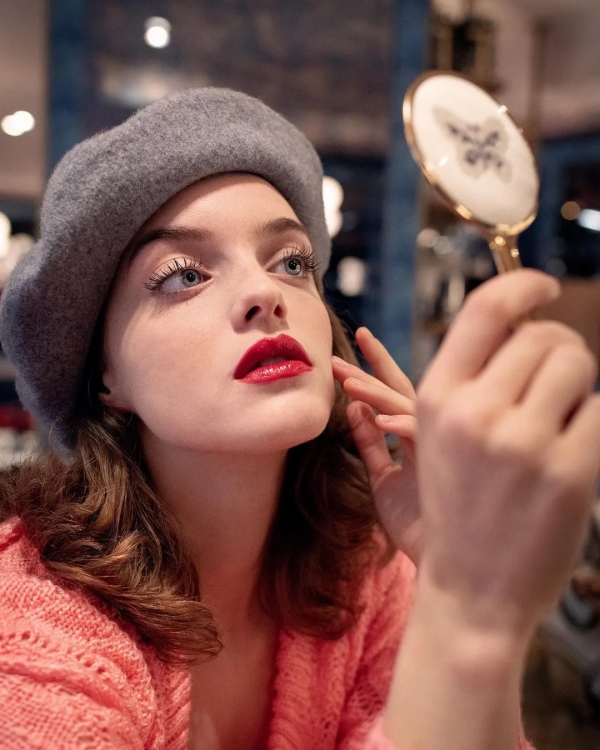 外套裡面別穿衛衣了！秋冬這麼穿撩人又氣質