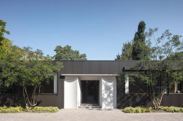 破舊的體育大樓改造成私人住宅:新與舊的碰撞 破舊的體育大樓改造成私人住宅:新與舊的碰撞