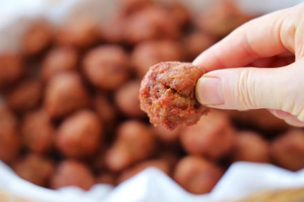 冬天一定要吃藕丸子，燉湯燉菜都好吃，一次多做一點，管夠一個月