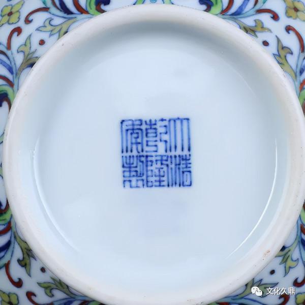 「精品賞析」:清乾隆 鬥彩福壽耳寶相天球瓶 「精品賞析」:清乾隆 鬥彩福壽耳寶相天球瓶