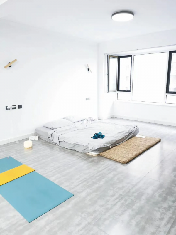 90後女孩兒斷舍離成癮！88㎡房子僅放6件傢俱，定製衣櫃超能裝