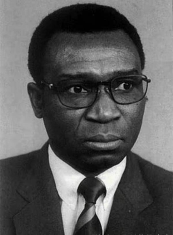 傘兵上尉政變上臺，立志為人民服務，深受百姓愛戴，卻被戰友殺害