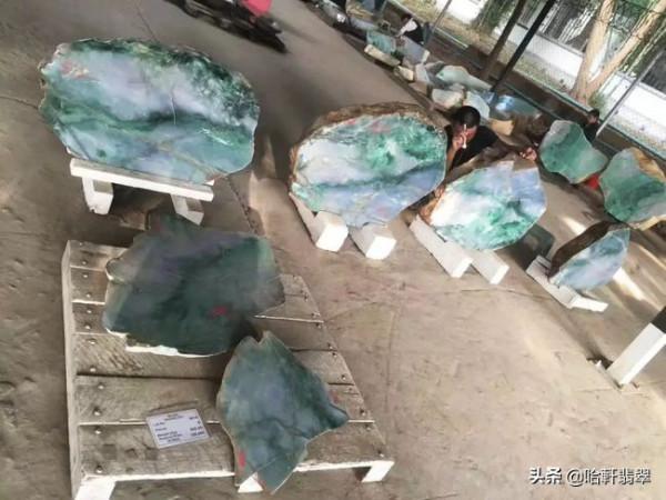 價值過億的翡翠標王,開出了絕美的春帶彩,最後價值多少? 價值過億的翡翠標王,開出了絕美的春帶彩,最後價值多少?