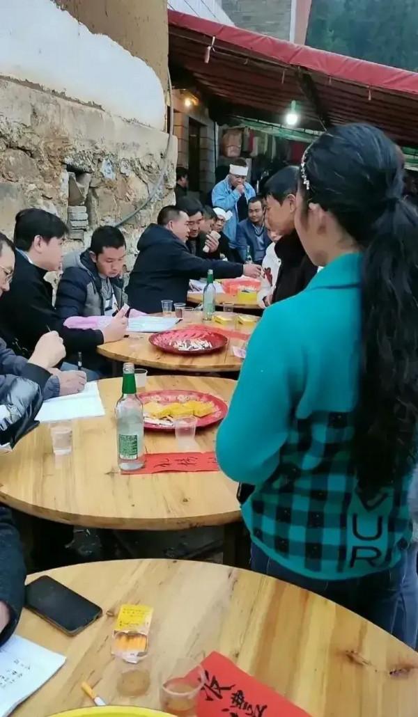 農村老人因病去世，五個兒子收五份禮金，到底哪裡不對勁？