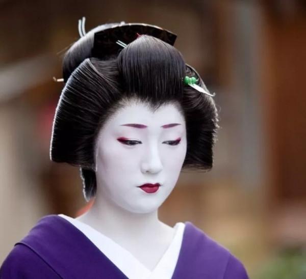 從“死亡之白”到“致命之綠”:古代女子為了變美可以有多拼? 從“死亡之白”到“致命之綠”:古代女子為了變美可以有多拼?