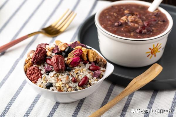 中醫治病不分四季，養生保健多喝稀飯