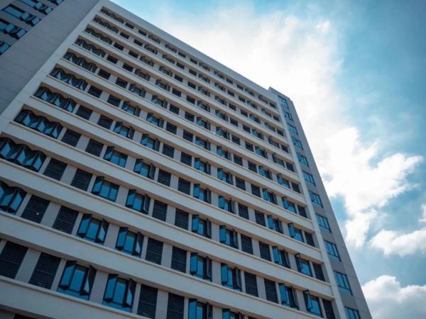 這是什麼神仙宿舍！武漢大學景觀電梯房讓網友酸了……