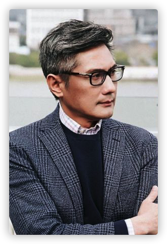 悲痛！包小柏送別愛女，親手為其佈置靈堂，滿頭白髮難掩滄桑