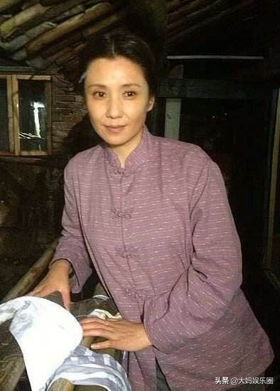 她是《暖春》中的香草，因欺負小花而被罵，如今45歲未婚很心酸