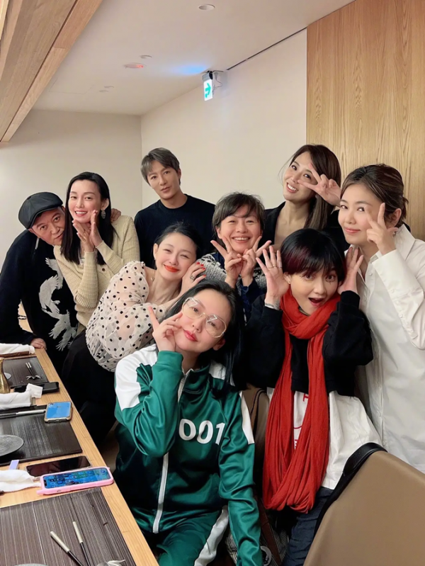 大S正式加入單身女王，成功走出離婚陰影！穿透視紗聚會臉喝通紅