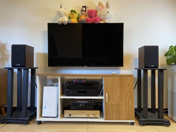 大眾買得起的丹拿書架箱上手：僅靠技術細節就足以驗明正身