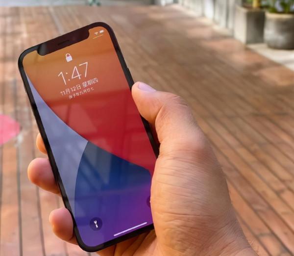 iPhone 12變成兩塊肥皂,印度消費者神操作令人叫絕 iPhone 12變成兩塊肥皂,印度消費者神操作令人叫絕