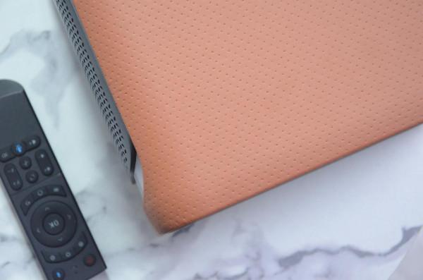 國產推出“4K解析度”的智慧投影儀：3000ANSI流明，開燈也能用