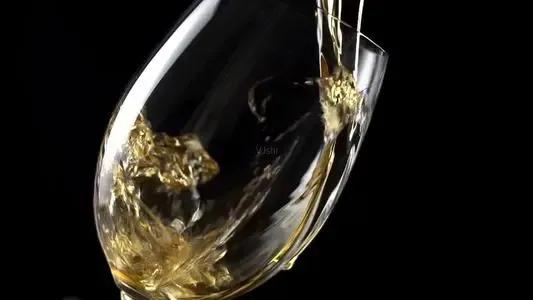 人生如酒,你那月出生就代表那種酒 人生如酒,你那月出生就代表那種酒