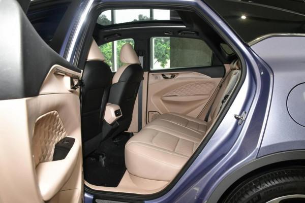 12.98萬起售,純電續航可達400km,幾何C到底值不值得買? 12.98萬起售,純電續航可達400km,幾何C到底值不值得買?