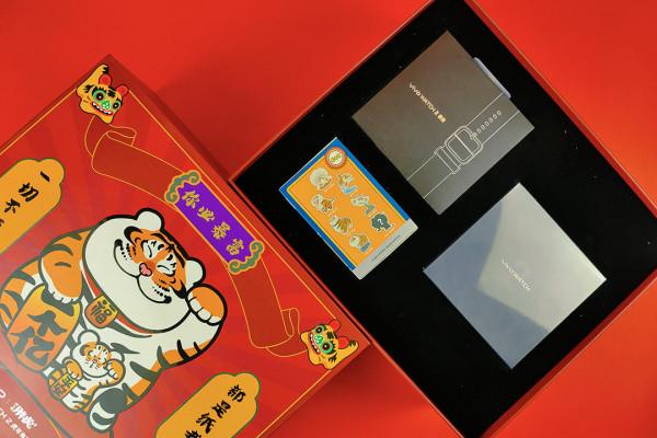 vivoWATCH2新年禮盒開箱簡評：獨特風格的年味禮盒