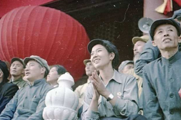 1949年,在開國大典上倒水的40名女子,她們有何特殊身份? 1949年,在開國大典上倒水的40名女子,她們有何特殊身份?