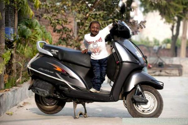 印度健身教練身高20cm，卻十分開朗