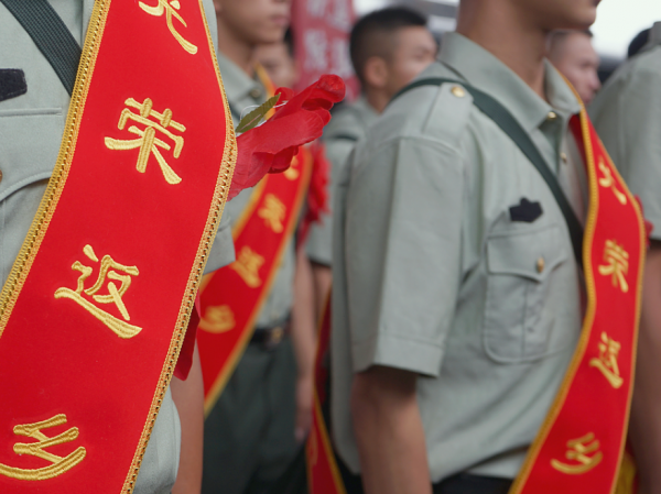 退役補助新調整！2年義務兵拿到手6萬，選取軍士補貼更高