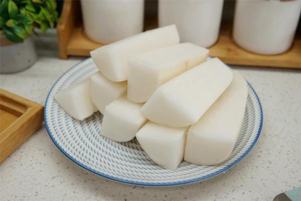 自制速成醃蘿蔔，不曬不等，當天就能吃，蘿蔔入味又爽脆，好吃