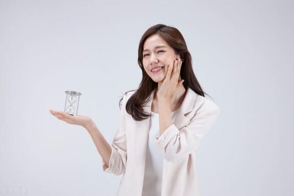 我的上司是老闆娘!問:你有什麼特長?答:我腿特長,後應聘成功 我的上司是老闆娘!問:你有什麼特長?答:我腿特長,後應聘成功