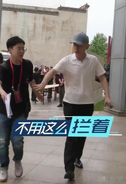 誰揭開了塑膠演員的遮羞布，他們真的需要8個助理和30個保鏢麼？