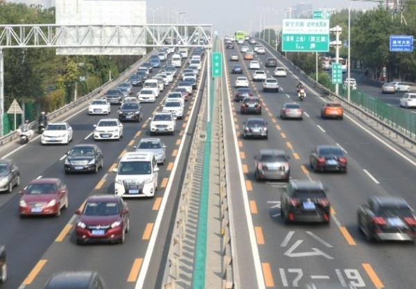 EV晨報 | 恆馳5首臺除錯車下線；李彥宏：未來交通不限購、不限行、無擁堵；明年家庭新能源指標預計提高至3.7萬個