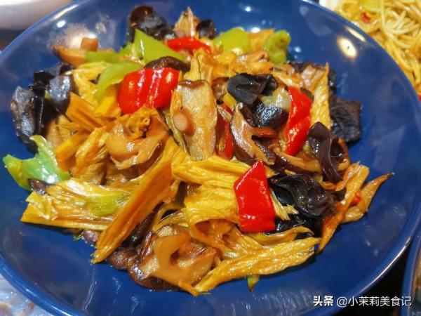 同事來看寶寶，我做8道菜，同事：以後每週幫你帶孩子，管飯就行