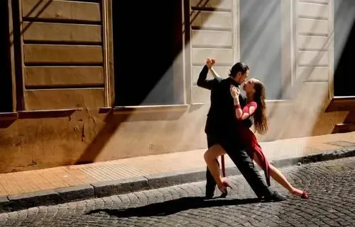 「好文分享」探戈於我不在腳尖，而在耳邊