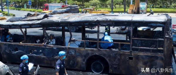 《開端》原來是這樣拍出來的？公交車外全是螢幕，為真實燒三輛車