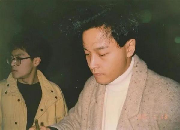 張國榮三十年前的穿搭什麼水平