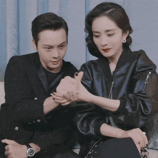 楊冪陳偉霆親密合體比心 雙A氛圍嗑死誰了