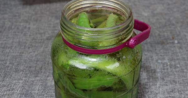 把啤酒倒進辣椒裡，這做法太獨特了，三天就能吃，爽口開胃