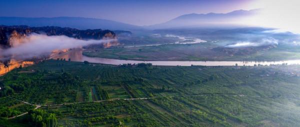 晨霧繚繞的美麗鄉村——龍灣