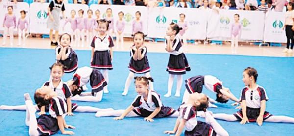 “體操女皇”程菲，33歲身材走樣，被父親催婚找男朋友