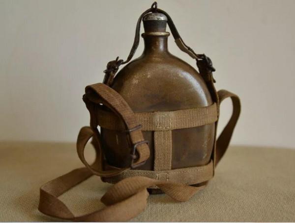 小裝備揭示大國崛起 解放軍軍用水壺 幾十年裡到底經過了多少變遷? 小裝備揭示大國崛起 解放軍軍用水壺 幾十年裡到底經過了多少變遷?