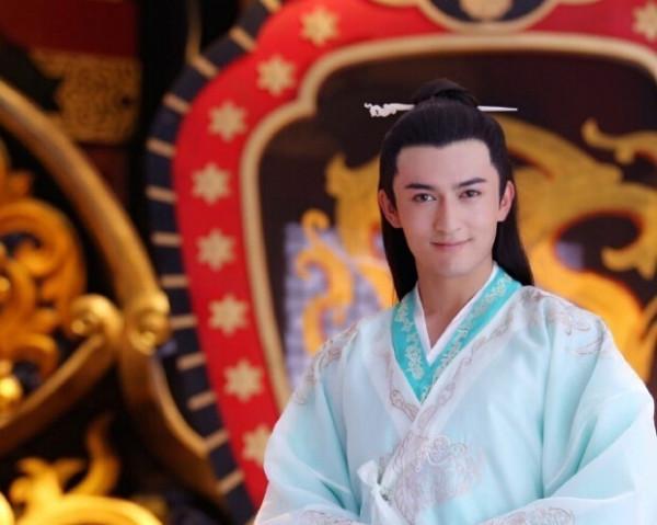 米熱：與迪麗熱巴同為新疆人的同班同學，參演多部大熱劇始終沒火