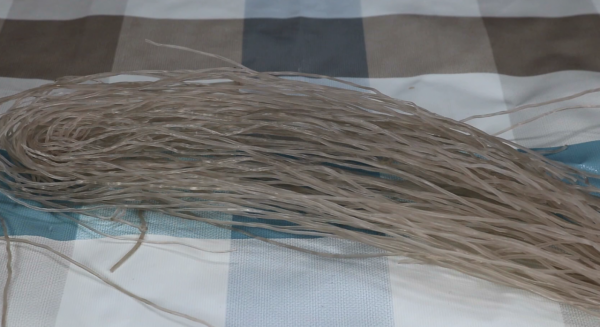 一把粉絲扔進滾燙油鍋，秒變美味，真是高手在民間，出鍋流口水了