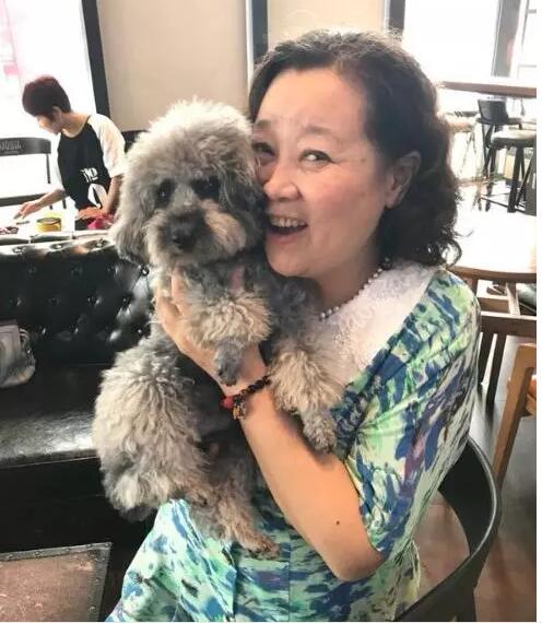 方青卓結婚半年後離婚,再婚嫁小4歲的未婚男,現生活狀況怎樣? 方青卓結婚半年後離婚,再婚嫁小4歲的未婚男,現生活狀況怎樣?