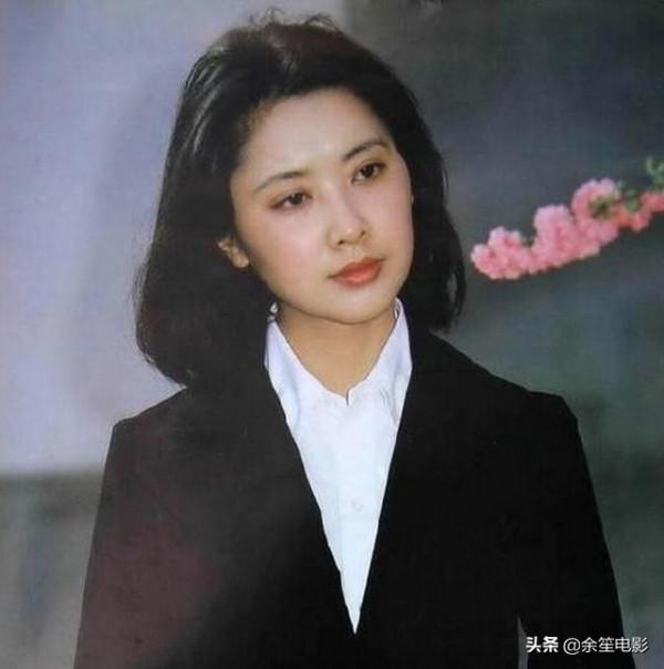 80年代女神明星朱琳，因飾演“女兒國王”爆紅，如今過得怎樣了？